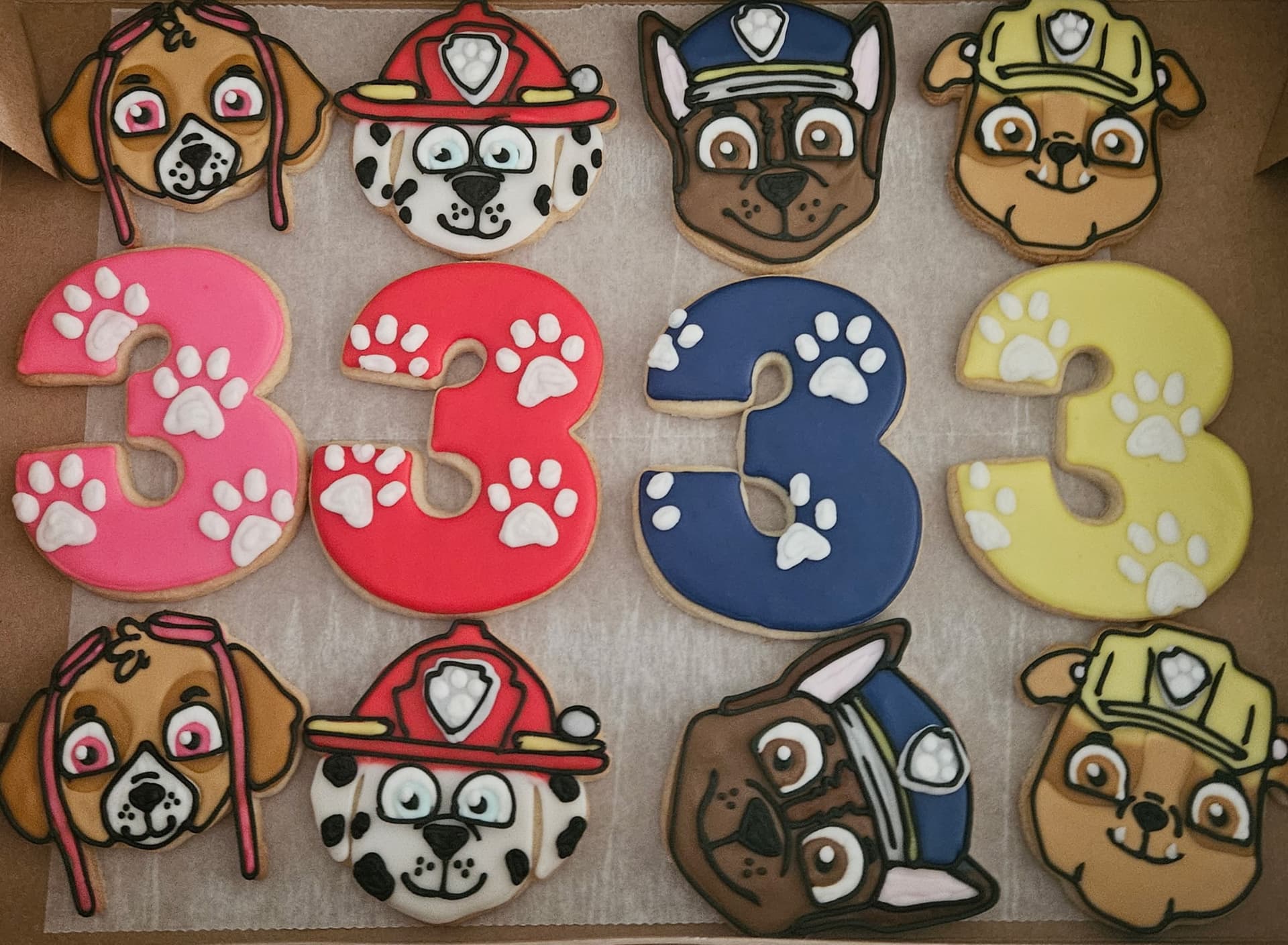 Character birthday cookie set with numbers